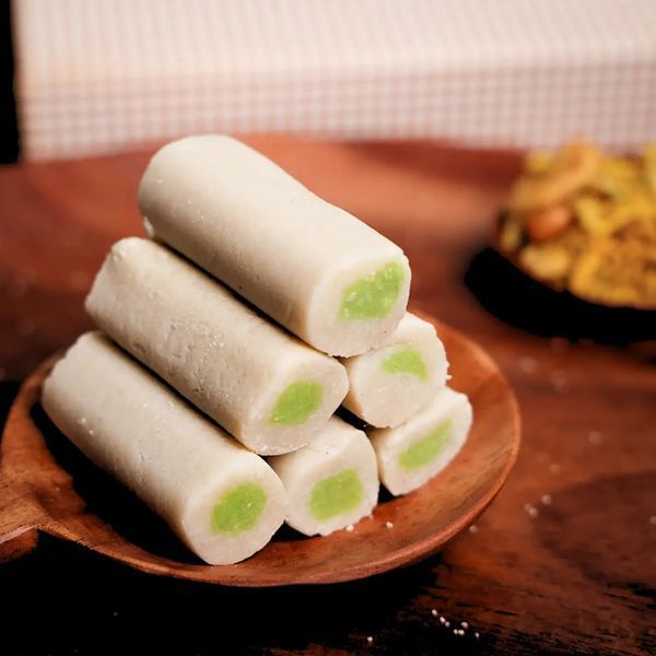 Індійські солодощі з кеш'ю та фісташкою Annam Kaju Pista Roll 300 г 4260480193210 фото